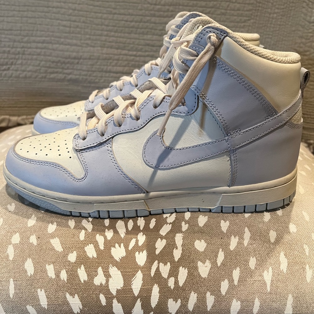 Nike hi top Dunks sz 9 - women’s.